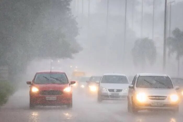 Alerta de perigo de tempestade é disparado para 324 cidades do Paraná; veja lista completa