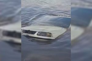 Corpo de homem desaparecido é encontrado em carro submerso