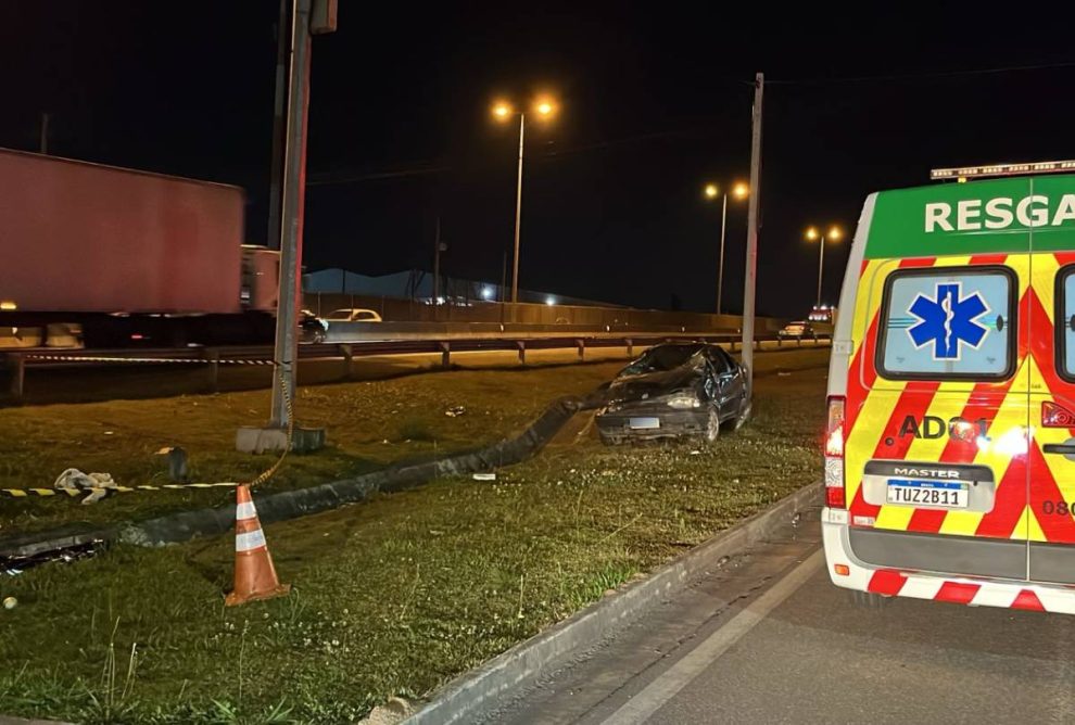 Jovem morre após motorista bêbado capotar carro em acidente