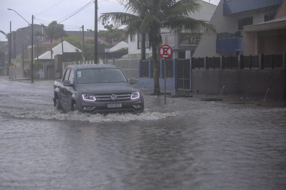 Muita chuva e queda na temperatura; veja a previsão do tempo para Maringá e o Paraná