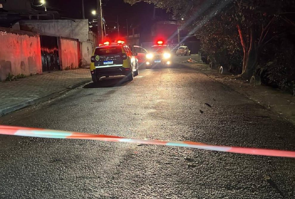 Mulher trans é morta com cinco tiros na cabeça