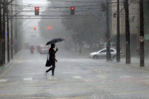 Paraná está em alerta de tempestade e ventos de 100 km/h