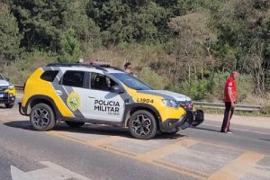 Piloto recém-habilitado morre em grave acidente com caminhão