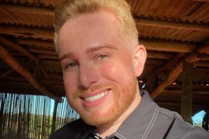 Amigo suspeito de matar homem com 18 facadas se misturou aos familiares e foi ao velório no Paraná