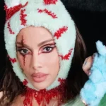 Anitta surpreende com look em festa de Halloween: "Vim de Labubu gótico"