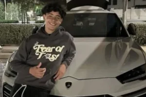 Aos 15 anos, filho de Cristiano Ronaldo ganha Lamborghini de R$ 1,65 mi