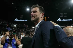 Após prisão de Billups, Splitter se torna primeiro brasileiro técnico da NBA