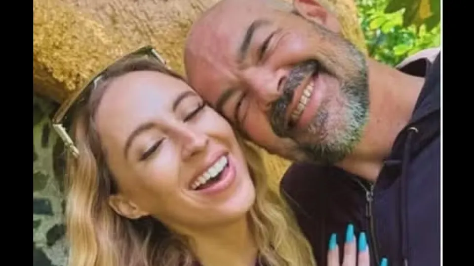 Apresentador descobre ao vivo que esposa contratou assassino de aluguel para matá-lo