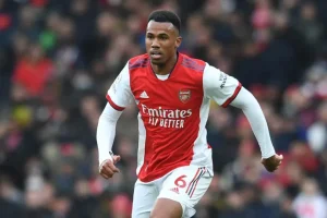 Arsenal acorda no 2º tempo e goleia Atlético de Madri com show brasileiro