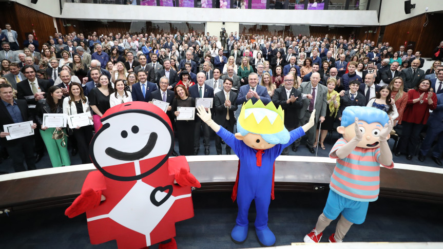 Assembleia Legislativa do Paraná realiza Sessão Solene em homenagem ao Dia do Médico