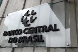 'BC vai precisar começar a baixar os juros', diz Lula