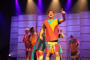 Barbatuques ensina a transformar corpo em instrumento