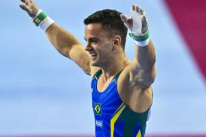 Caio Souza quer dicas de campeão antes da final das argolas no Mundial