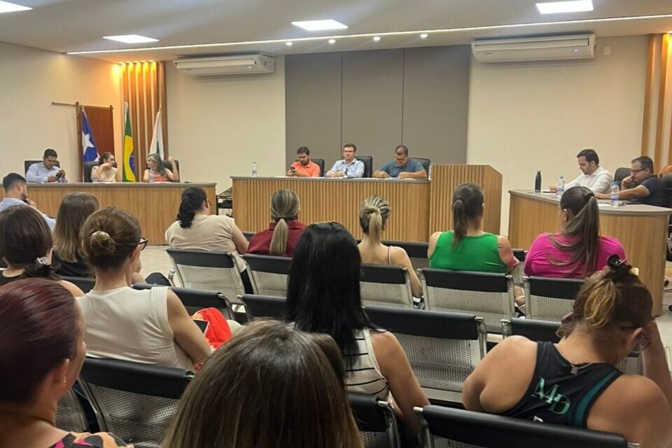 Câmara de Paranacity aprova custeio de transporte para universitários