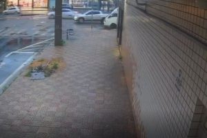 Câmera registra o exato momento em que cratera se abre na Avenida São Paulo, em Maringá