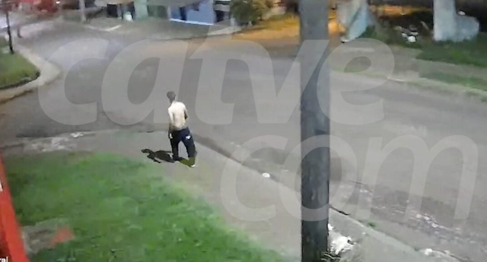 Câmeras flagram momento que homem é morto a pedradas no Paraná