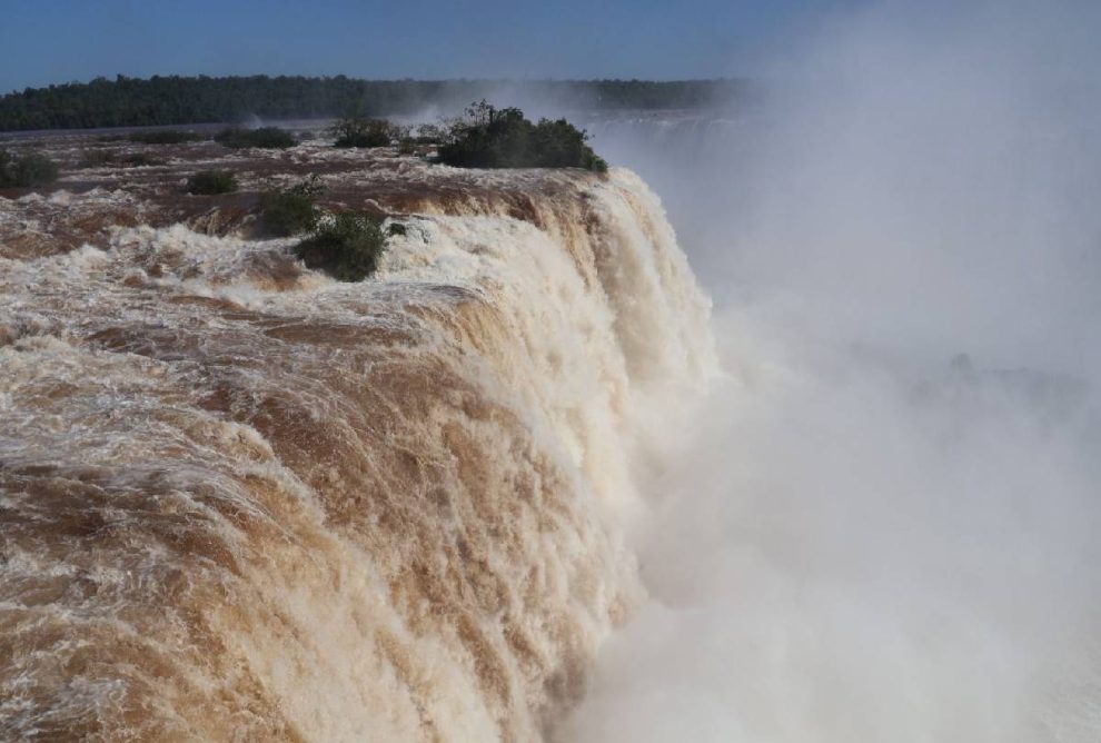 Cataratas do Iguaçu registram vazão quatro vezes acima da média