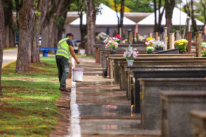 Cemitério Municipal terá monitoramento interno com vigias de moto, afirma secretário de Infraestrutura