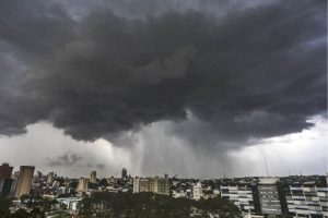 Chuva vai derrubar as temperaturas em Curitiba nos próximos dias