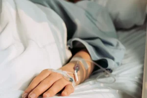 Com vigilância e diagnósticos limitados, Brasil enfrenta alta de infecções resistentes a antibióticos