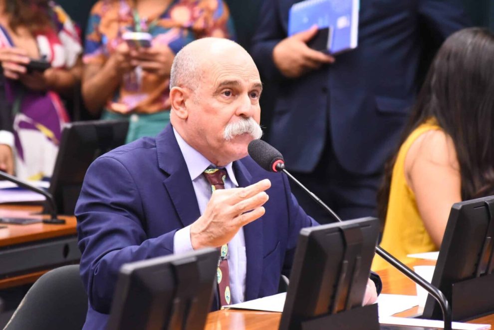 Comissão de Ética deve julgar caso só em novembro