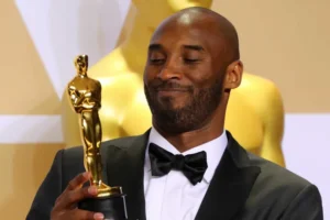 Como Kobe Bryant é o único que já ganhou olimpíadas e Oscar