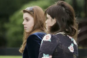 Como fica o status das princesas Eugenie e Beatrice, filhas do príncipe Andrew, expulso da família real