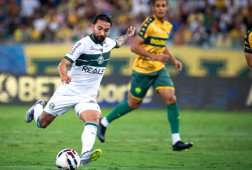 Coxa é derrotado após sequência de vitórias, mas se mantém na liderança