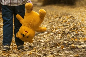 Crianças de 9 e 10 anos são acusadas de estuprar menina de 5 nos EUA