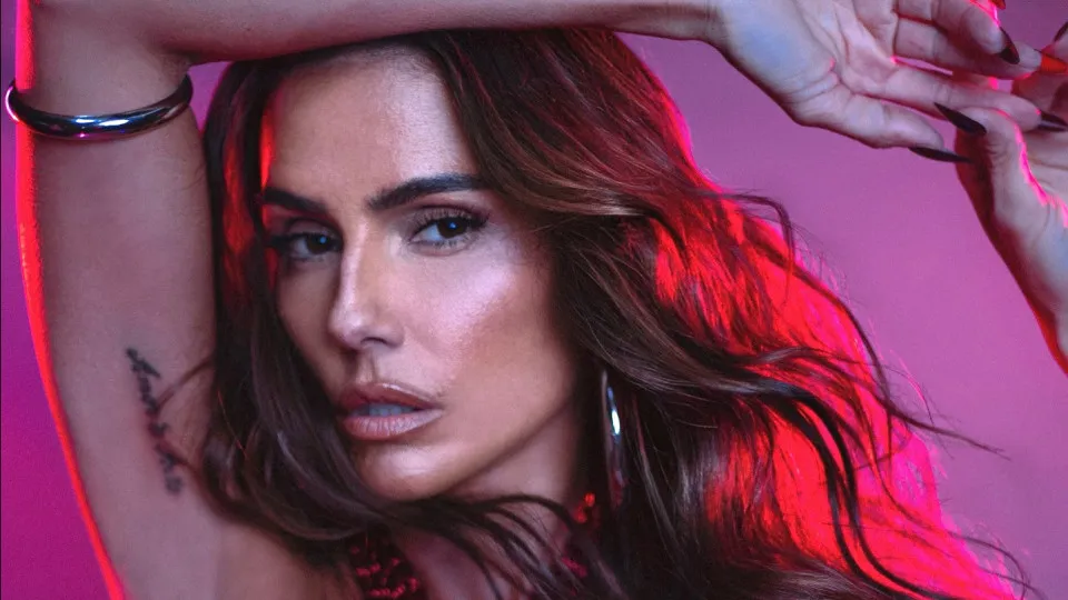 Deborah Secco comemora início das gravações de 'Bruna Surfistinha 2'