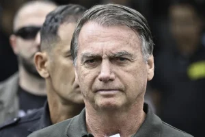 Defesa de Bolsonaro pede visita de Valdemar 1 dia após reabertura de investigação