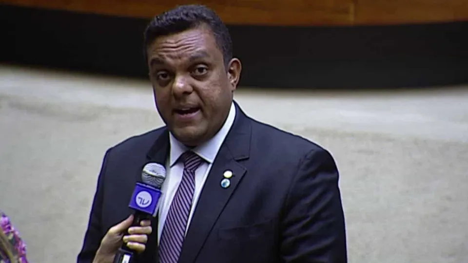 Deputados pedem investigação federal sobre megaoperação no Rio