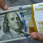 Dólar fecha em queda e Bolsa sobe com exterior no foco dos investidores