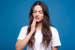 Dor de dente? Veja 5 truques caseiros que ajudam a aliviar o incômodo