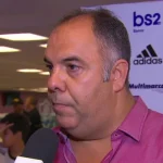 Ex-Flamengo discute com jornalista em vitória do Remo na Série B: 'Covarde'