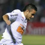 Ex-Santos que quase perdeu perna após grave lesão se aposenta aos 37 anos