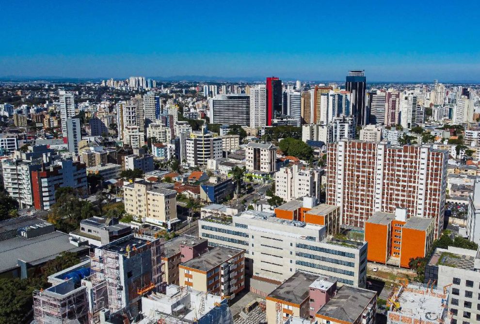 Falta de luz deve atingir 6 bairros de Curitiba: confira quais 