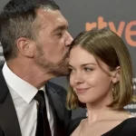 Filha de Antonio Banderas se casa na Espanha em cerimônia luxuosa