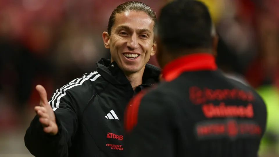 Filipe Luís elogia Flamengo na vitória sobre o Racing: 'Este time quer muito. Dá orgulho'