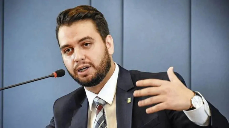 Filipe Martins alega falha involuntária no sinal da tornozeleira