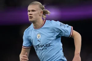 Flaco López e Haaland são melhores no jogo aéreo ofensivo nos últimos meses