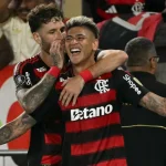 Flamengo desafoga no fim, vence Racing e sai na frente por vaga na final