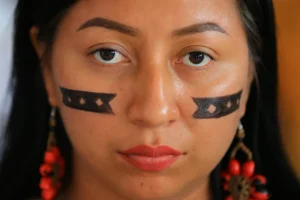 Flotilha inicia viagem do Equador ao Brasil para denunciar exploração florestal