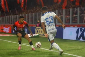 Furacão empata em casa e fica fora do G-4