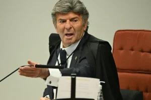 Fux abandonou plenário do STF durante críticas de Gilmar à Lava Jato