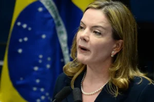 Gleisi diz que políticos de direita querem EUA intervindo no Brasil