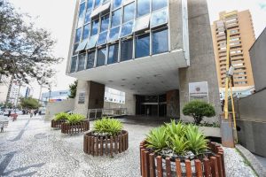 Governo do Paraná anuncia concurso com salário de R$ 12,9 mil