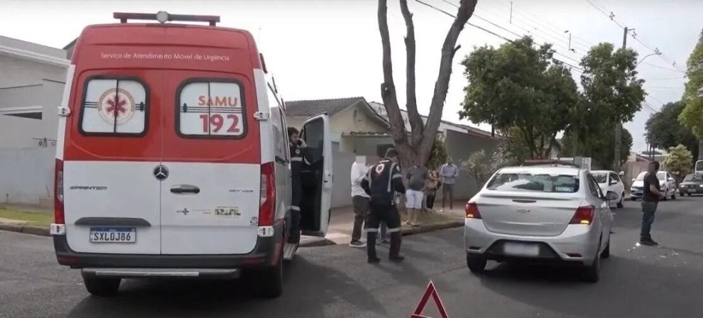Grave acidente entre carro e moto é registrado em Maringá