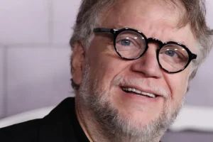 Guillermo del Toro diz que seu 'Frankenstein' é drama autobiográfico de pai e filho