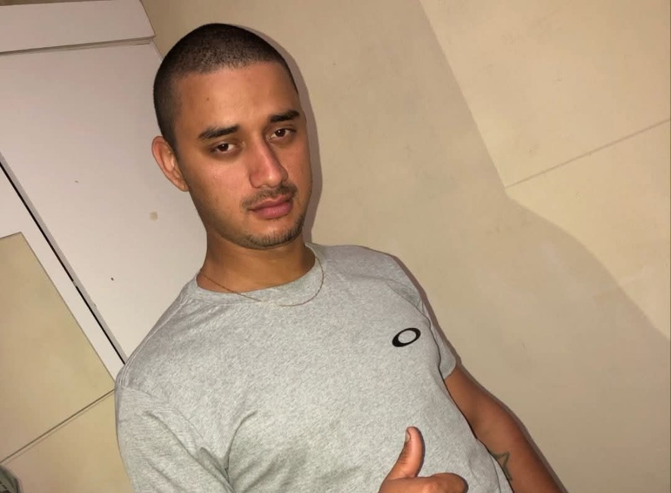 Homem de 27 anos é morto a tiros na frente da filha